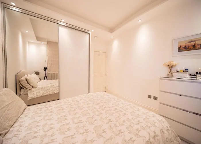 Gorgeous Light Contemporary Apt In Notting Hill